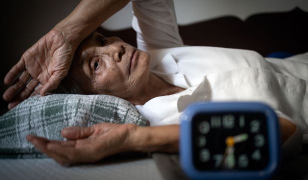 ¿Por qué dormimos peor después de los 65 años?
