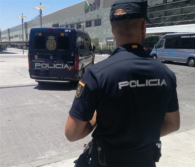 Detenido por estrangular e insultar a una mujer de avanzada edad en Valencia