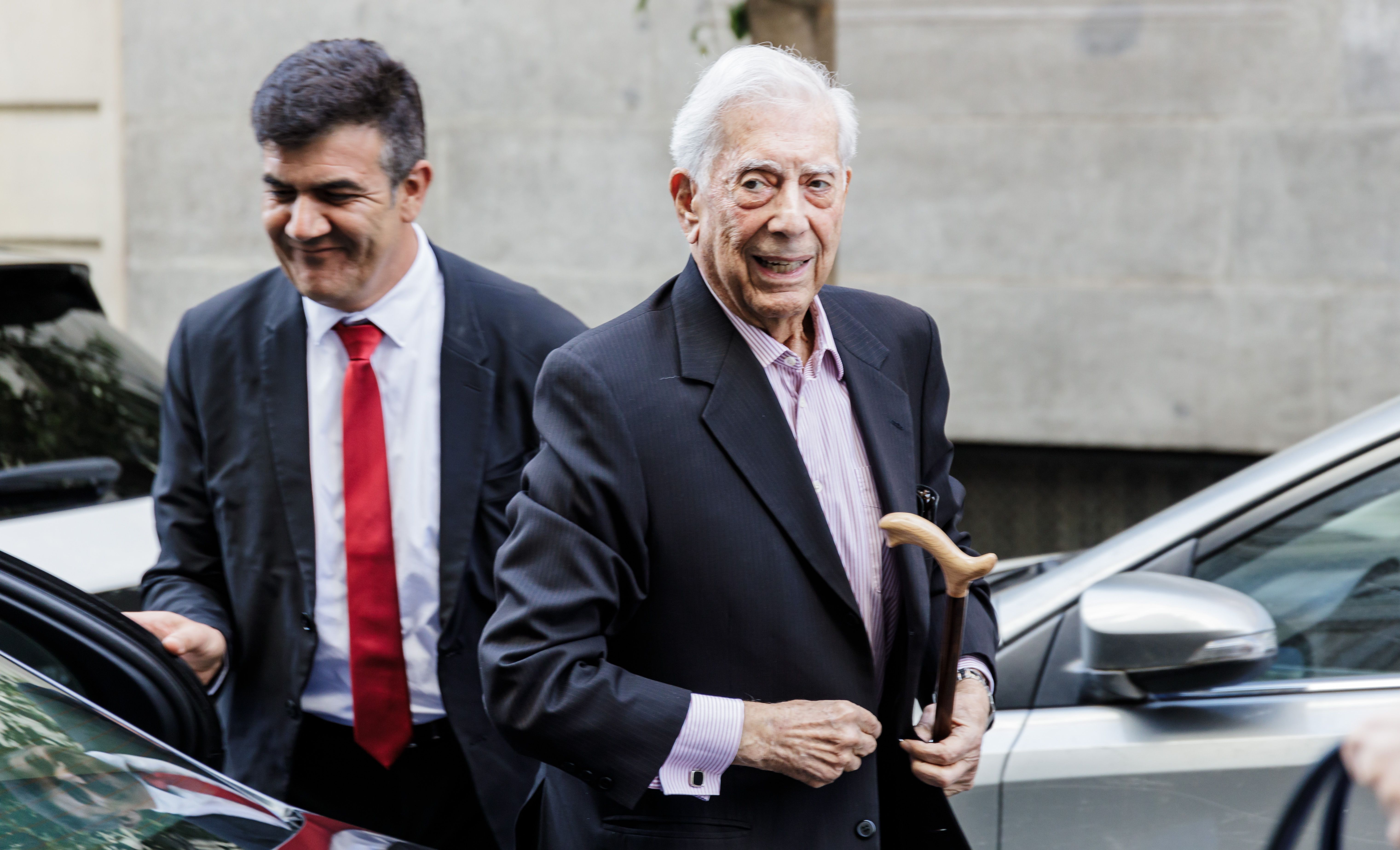 Vargas Llosa, hospitalizado por covid desde el sábado Vargas Llosa, hospitalizado por covid desde el sábado