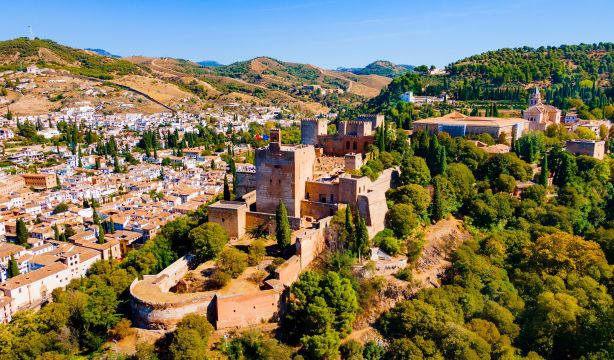 Descubre las 9 joyas arquitectónicas más antiguas de Granada