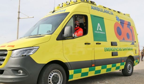 Evacuado al hospital un joven con una mano casi amputada tras recibir un machetazo en una pelea