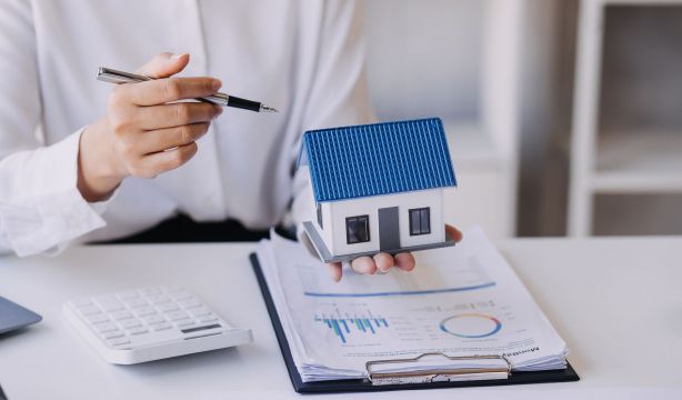 Las claves para conseguir una hipoteca a buen precio ahora que los bancos suben sus intereses