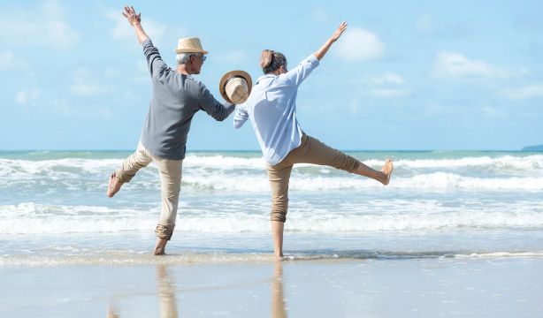 Esta es la clave para tener una buena calidad de vida pasados los 60 años, según Cambridge