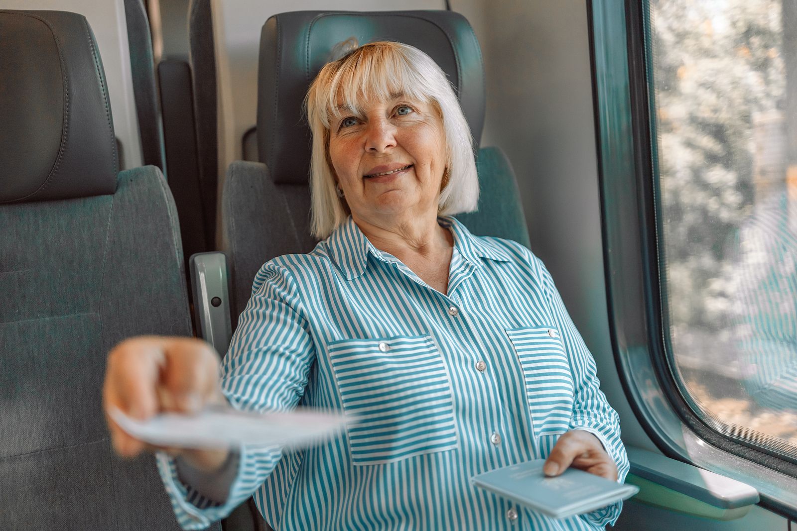 Renfe lanza nuevos descuentos con la Tarjeta Dorada: así puedes acceder a ellos