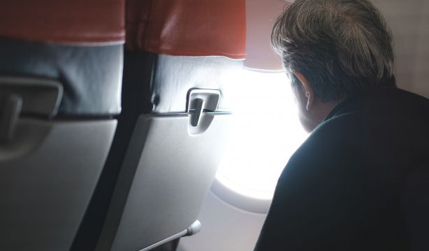 El coste de un vuelo para los mayores