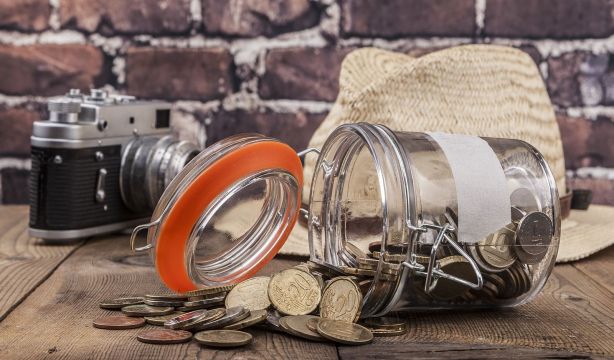Cómo sacar partido al ahorro: alternativas a los depósitos, que la gran banca aún no remunera
