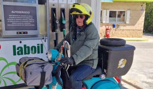 El zaragozano de 63 años que recorrerá las 27 capitales de la UE en Vespa: "Llevo años preparándome". Foto: Instagram