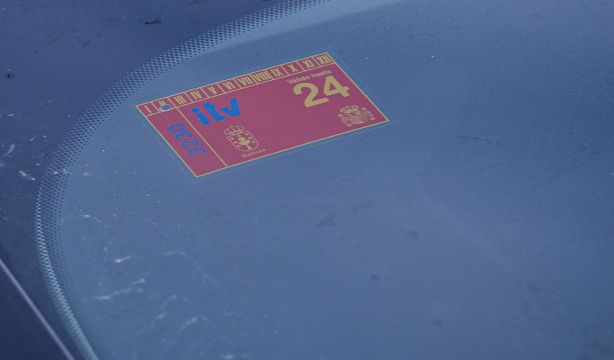 Esta es la multa por acumular pegatinas de la ITV en tu coche