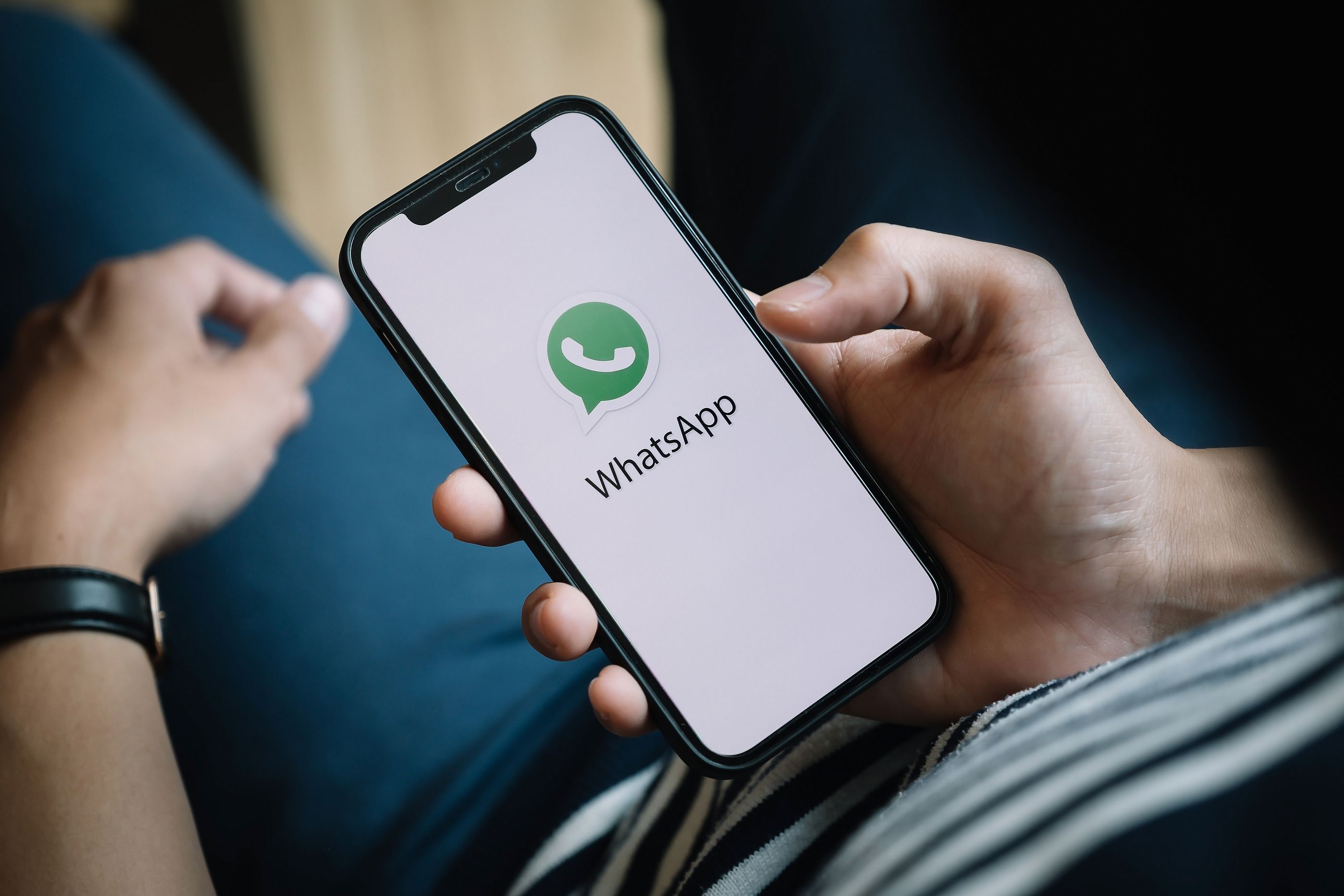 Continúa el timo del 'falso hijo' en WhatsApp: tres detenidos por estafar casi 9.000 euros . Foto: Bigstock