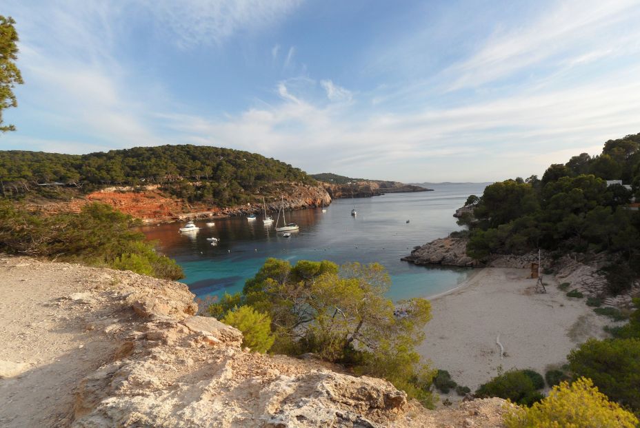 4 Cala Saladeta by WikiCommons