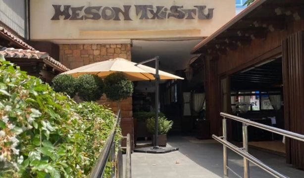 Incendio en la cocina del Mesón Txistu de Madrid en plena hora de la comida