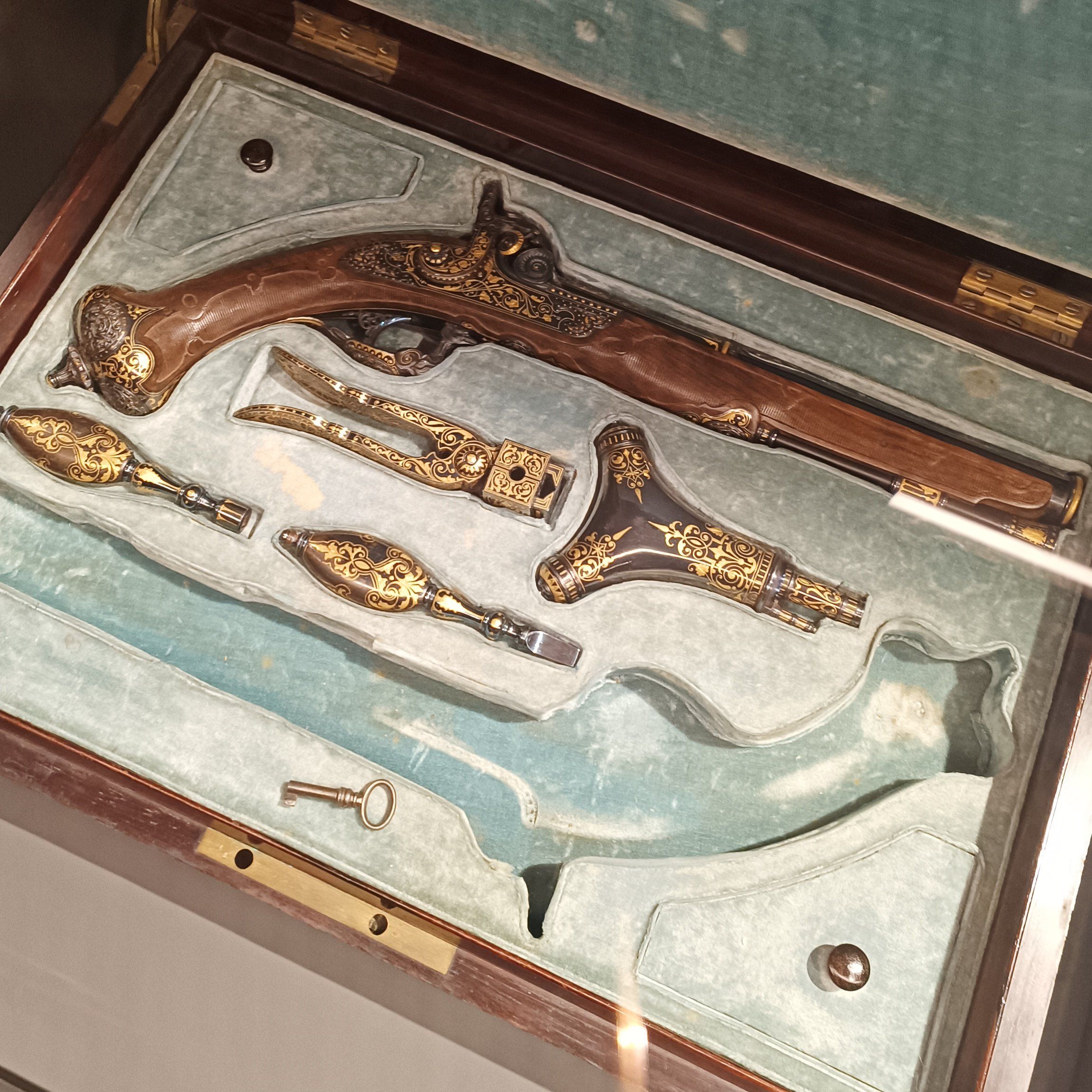 'El lujo del honor', la exposición de pistolas de duelo llega al Museo Nacional del Romanticismo