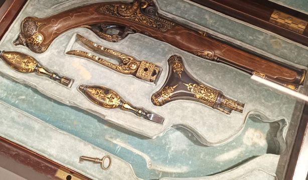 'El lujo del honor', la exposición de pistolas de duelo llega al Museo Nacional del Romanticismo