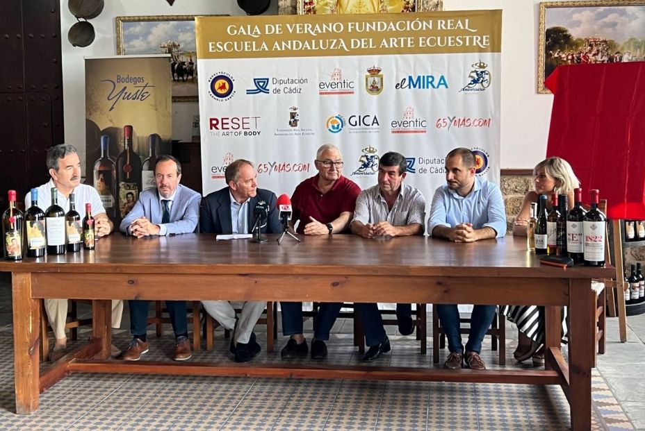 Desembarca en Sanlúcar la Gala de Verano de la Fundación Real Escuela Andaluza del Arte Ecuestre Desembarca en Sanlúcar la Gala de Verano de la Fundación Real Escuela Andaluza del Arte Ecuestre