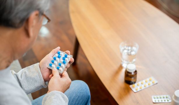 Estos son los medicamentos que no debes mezclar con ibuprofeno