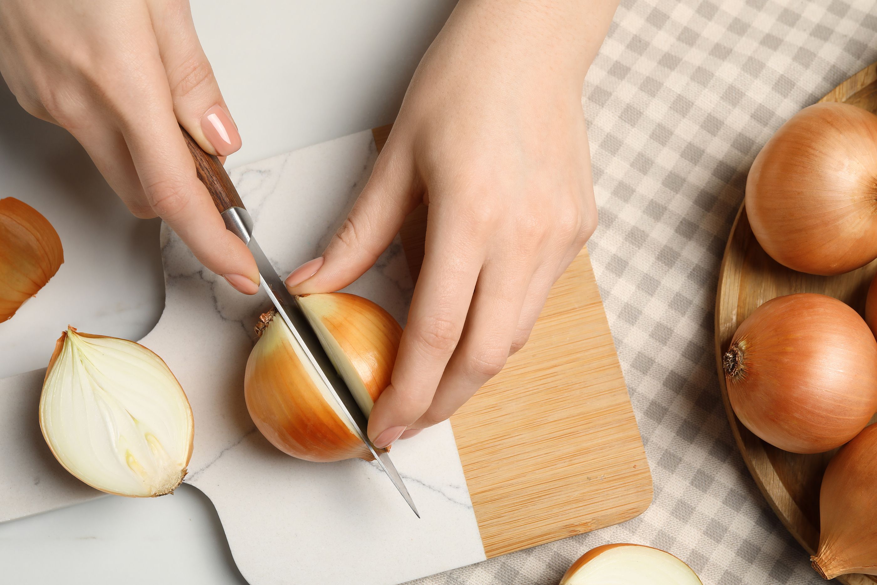 Los trucos que debes conocer para suavizar el sabor de la cebolla y que no repita