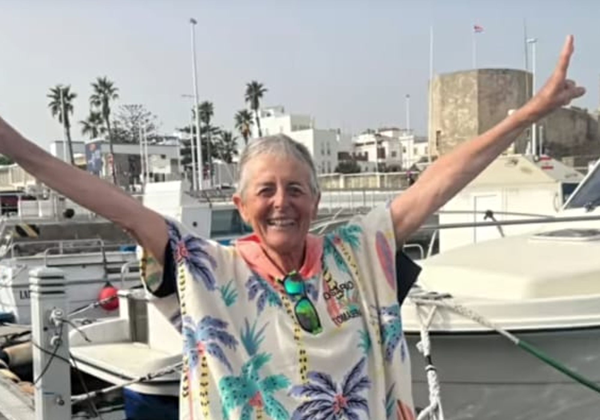 Txaro Tomasena, de 77 años, se convierte en la mujer más longeva en cruzar el Estrecho a nado. Foto: Facebook Txaro Tomasena, de 77 años, se convierte en la mujer más longeva en cruzar el Estrecho a nado. Foto: Facebook