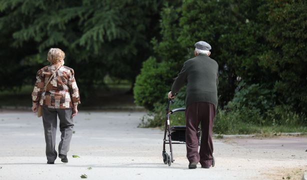 Así funcionan los andadores inteligentes con asistencia en marcha y geolocalización. Foto: Europa Press