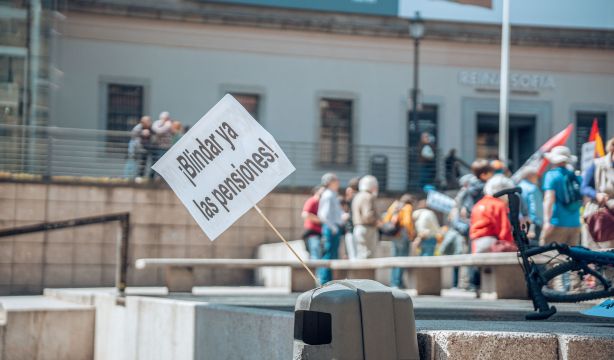 El blindaje de las pensiones o la ley del Cliente Financiero: medidas en standby tras el 23J