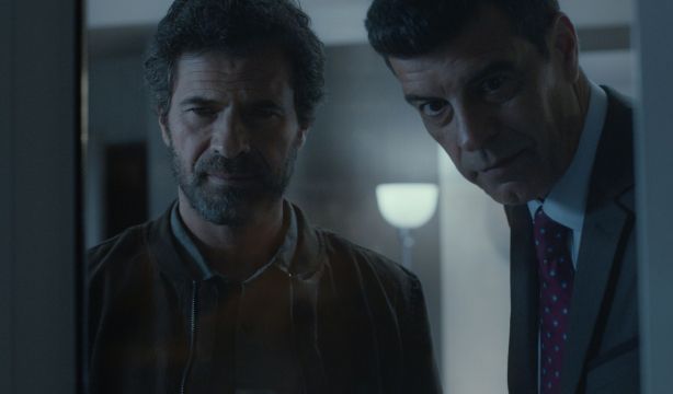 Llega a los cines el thriller español 'Delfines de plata' y la comedia romántica 'Cata de vinos'