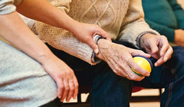 Modelo Buurtzorg: así funciona este innovador sistema de atención a mayores en Países Bajos