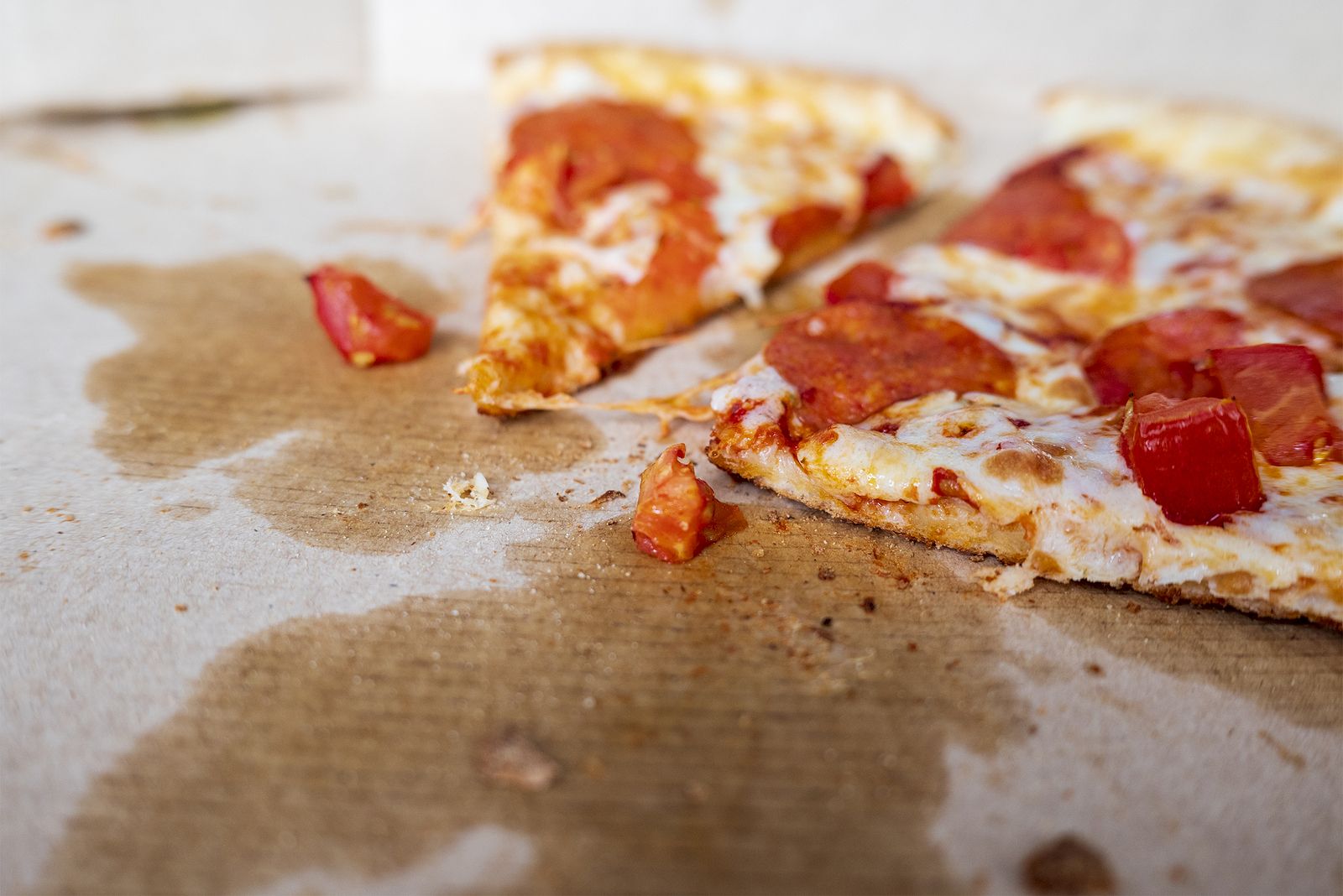 Los peligros de dejar la pizza fuera de la nevera toda la noche