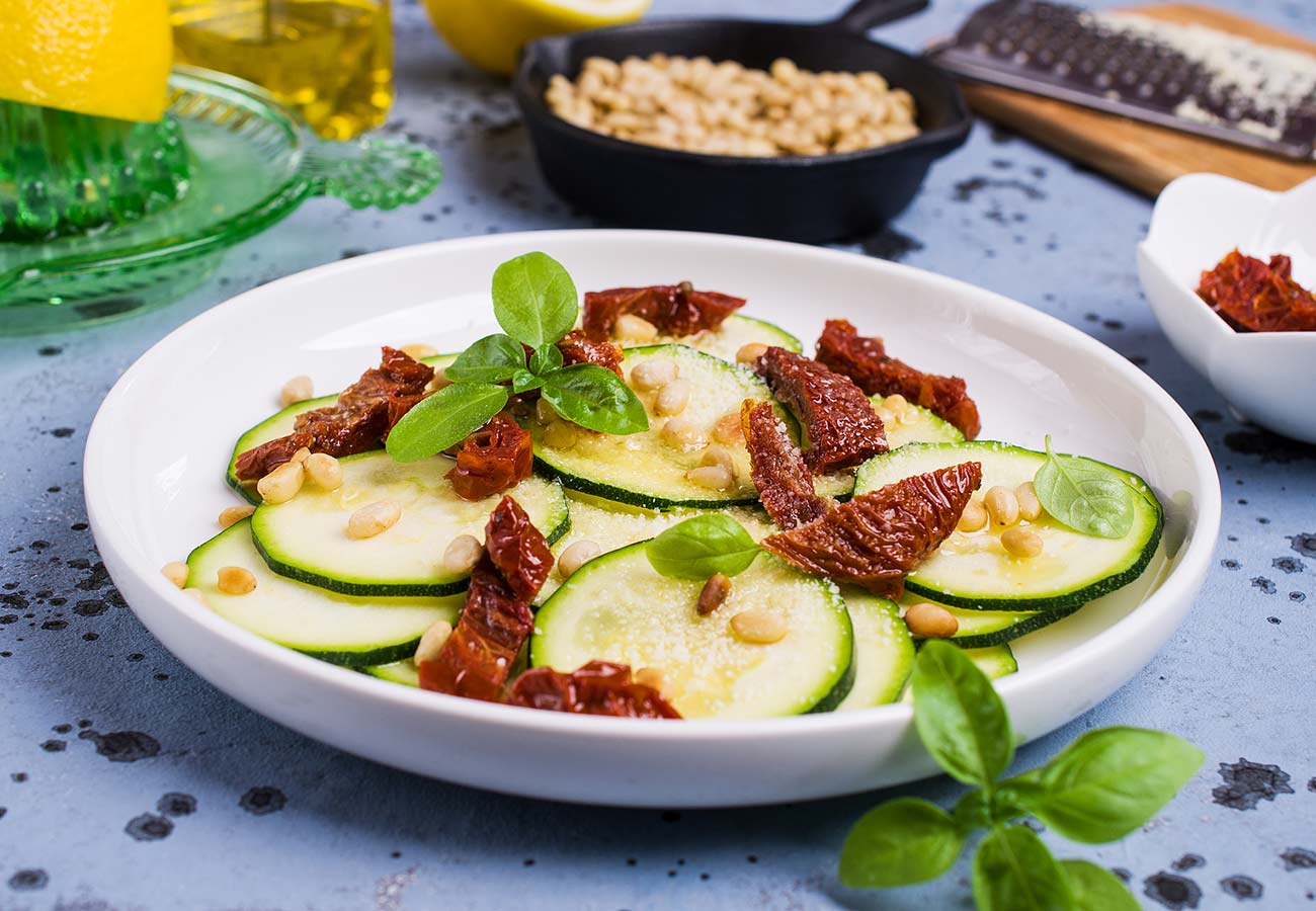 Hay vida más allá del carpaccio de carne o salmón: 3 recetas sorprendentes. Foto: bigstock