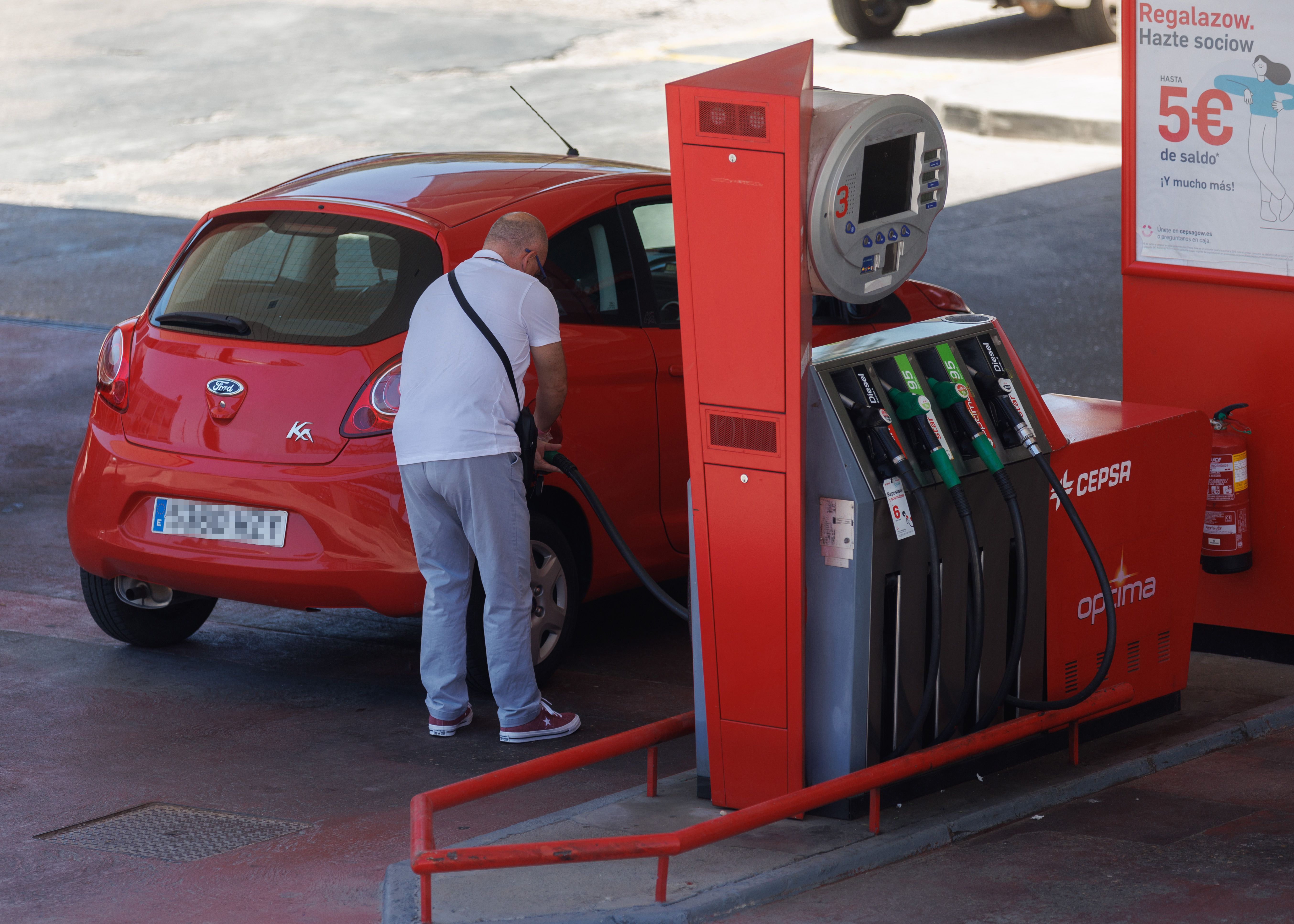 Gasolina y diésel suben por cuarta semana consecutiva y alcanzan máximos de abril