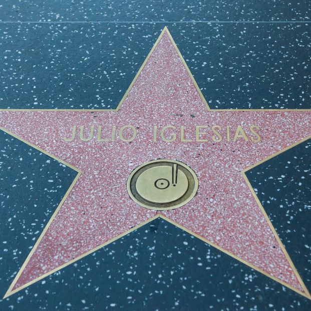 Estrela de Julio Iglesias en el Paseo de la Fama de Hollywood