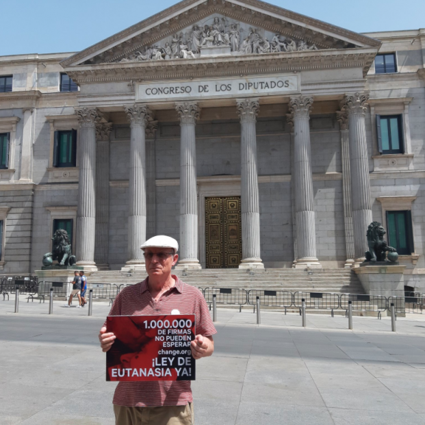 Ángel Hernandez: "Somos un ejército desarmado luchando por la despenalización de la eutanasia"