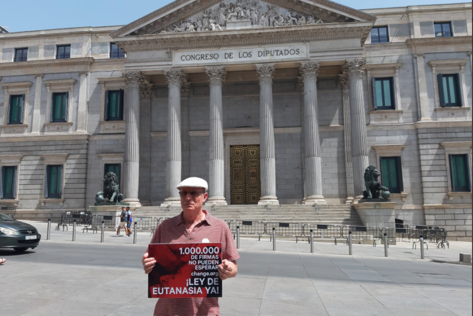 Ángel Hernandez: "Somos un ejército desarmado luchando por la despenalización de la eutanasia"