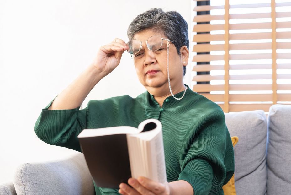 bigstock Presbyopia Hyperopia Mature A 476947367