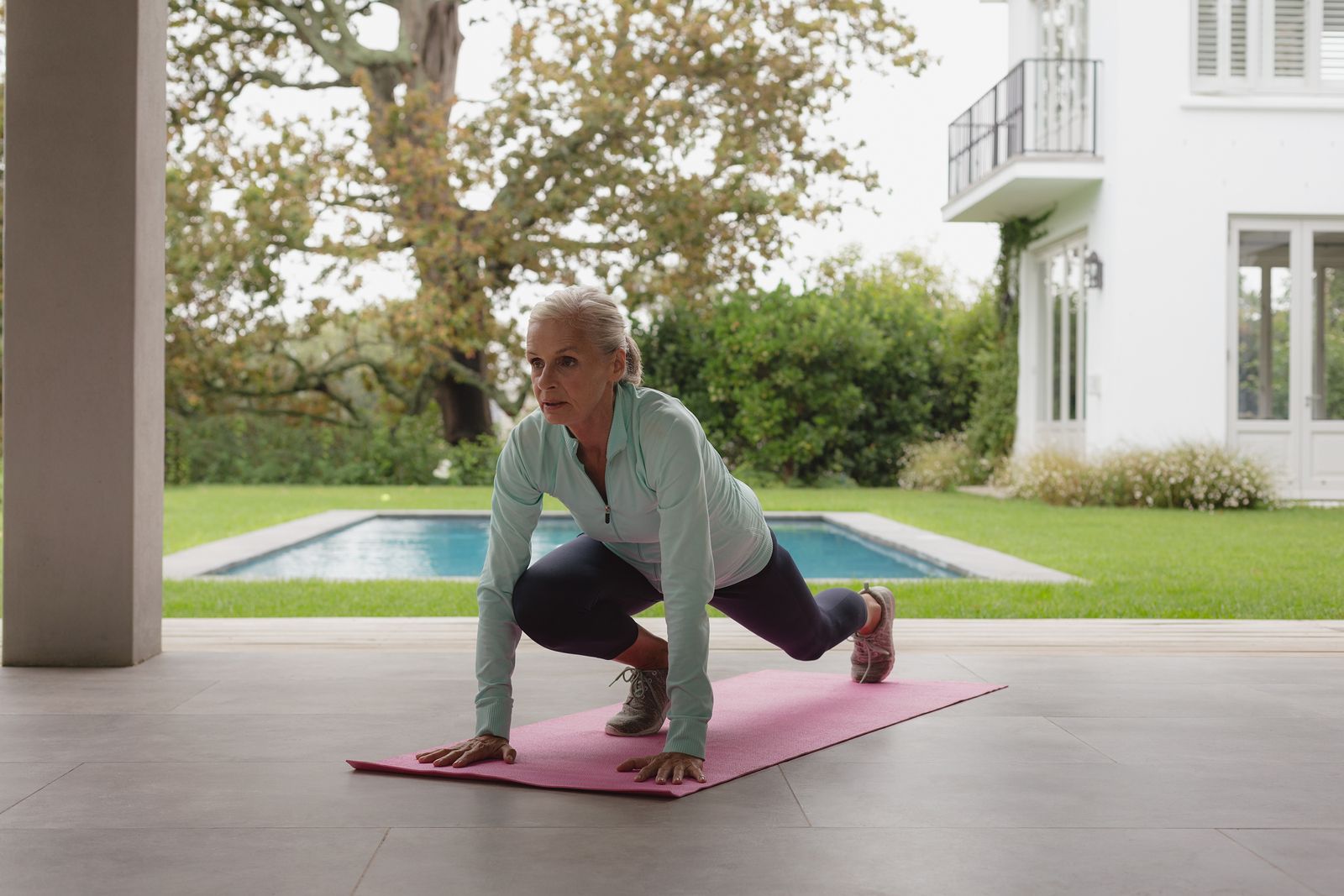 Los beneficios del yoga en caso de artritis en personas mayores