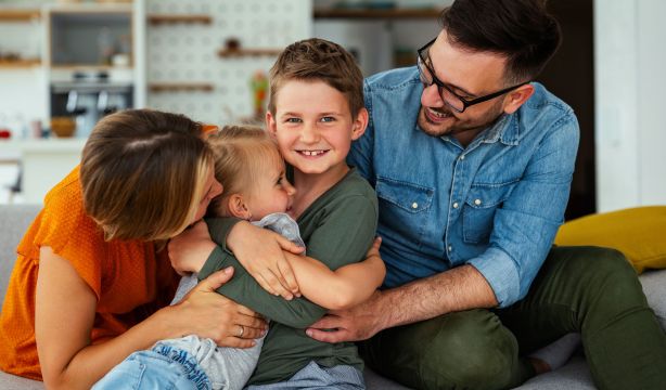 Derechos y obligaciones que tienen los padrastros o madrastras con los hijos de su pareja. Foto: Bigstock