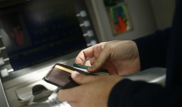 ¿En qué consiste la técnica para robar a mayores conocida como 'scalping'? Foto: Europa Press
