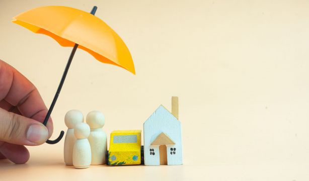 10 trucos para pagar menos por el seguro del hogar, según la OCU