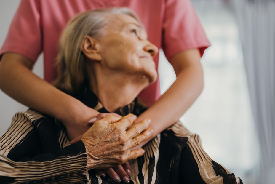 Consejos para mejorar la comunicación con las personas mayores. Foto: Bigstock Consejos para mejorar la comunicación con las personas mayores. Foto: Bigstock