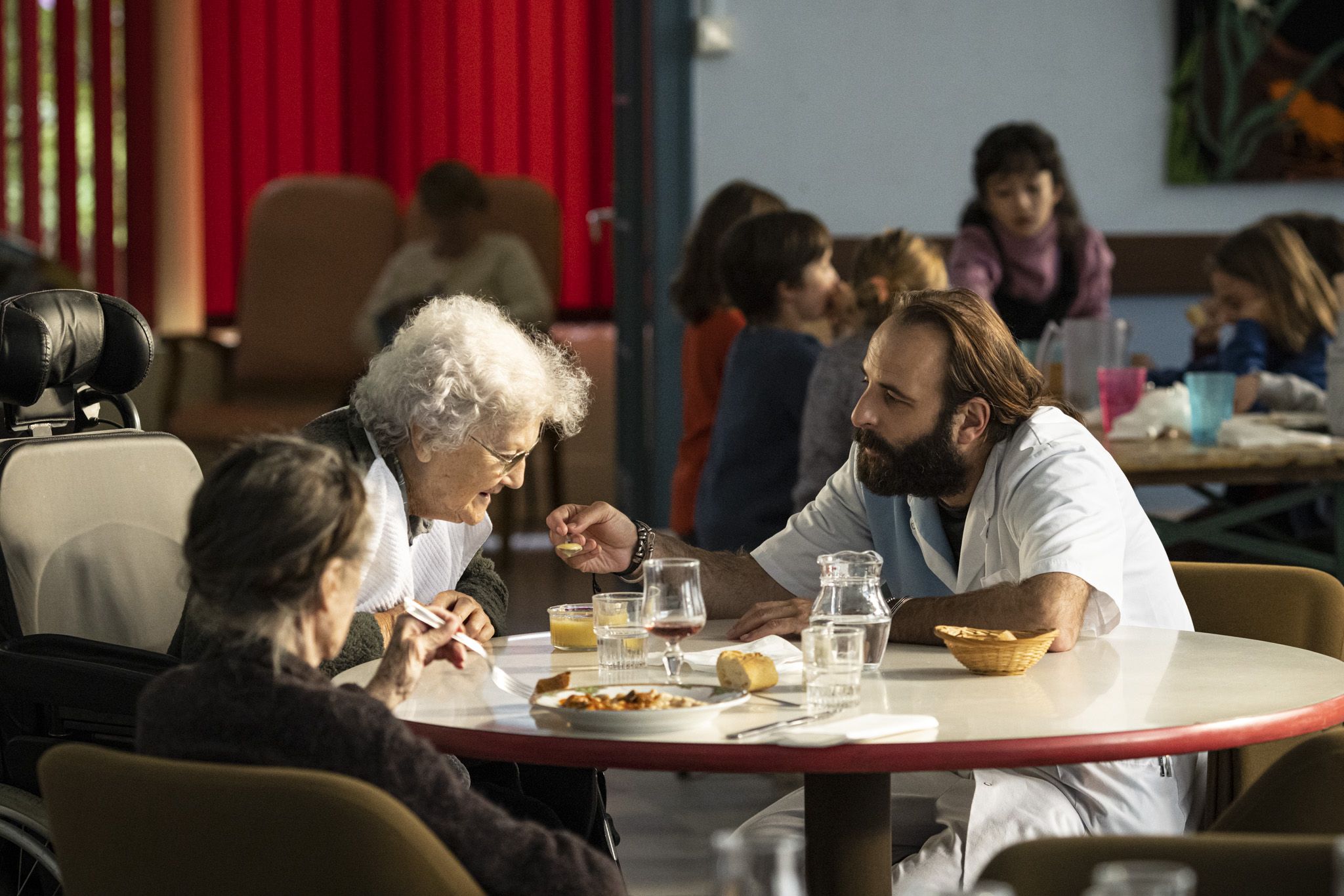 Llega a los cines 'Pequeños grandes amigos': una tierna comedia sobre la infancia y los mayores