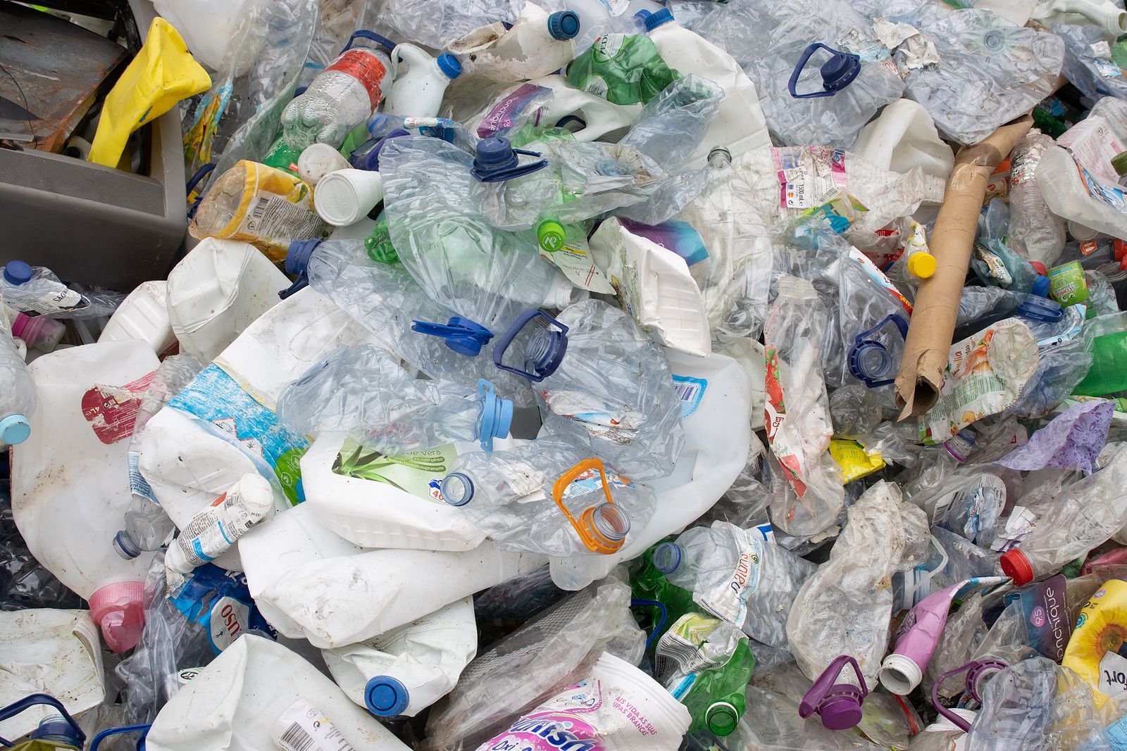 El curioso método para reciclar plásticos y convertirlo en jabón
