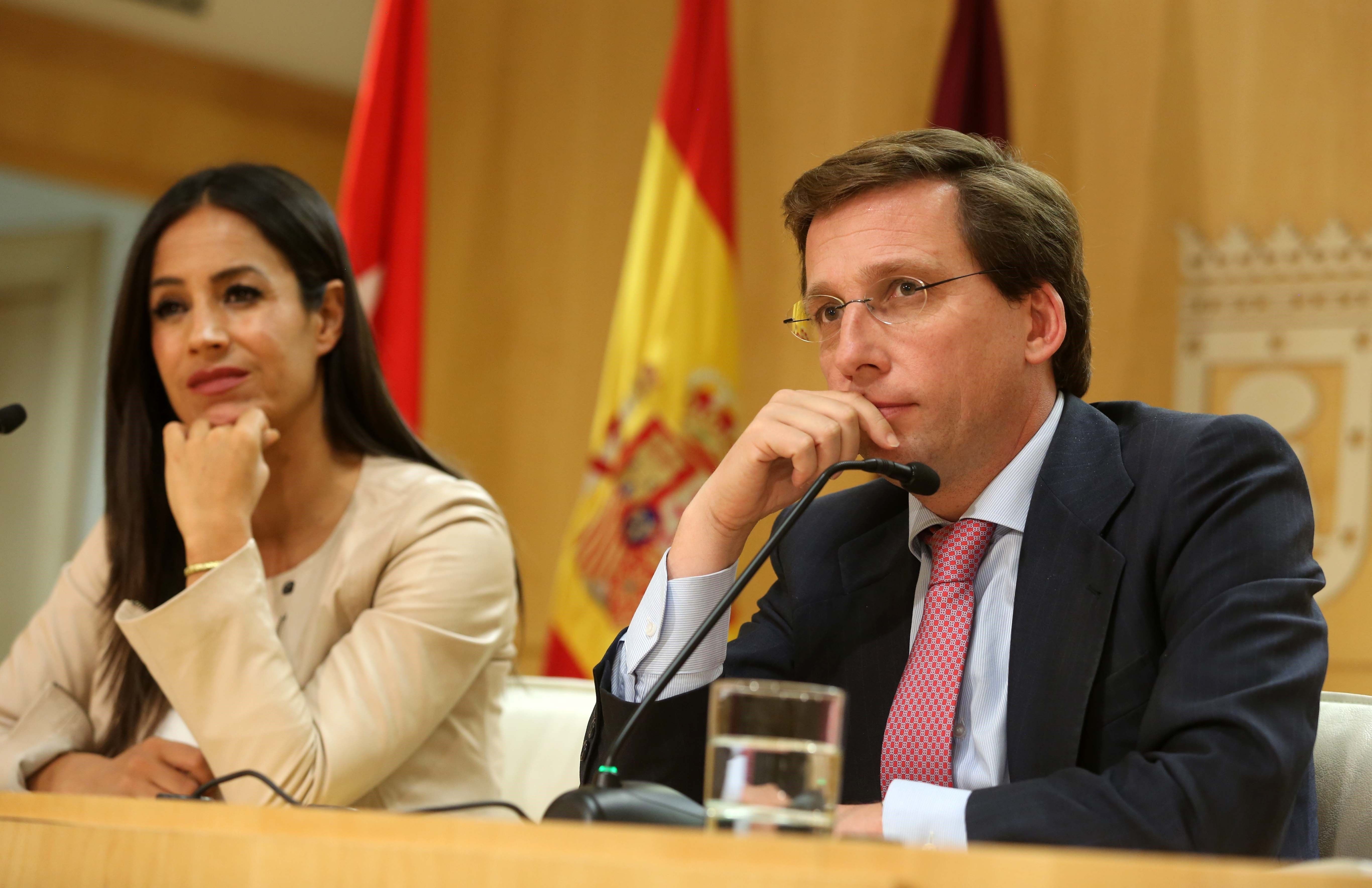 El alcalde de Madrid José Luis Martínez Almeida y la vicealcaldesa de la capital Begoña Villacís comparecen en rueda de prensa tras la Junta de Gobierno municipal