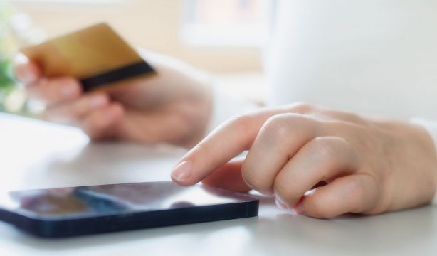 La Policía Nacional alerta: si tu banco te envía un mensaje como este "no piques". Foto: Bigstock