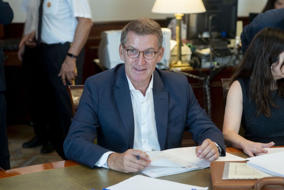 Feijóo no duda de que el Rey encargará la investidura al ganador "como ha hecho siempre" Feijóo no duda de que el Rey encargará la investidura al ganador "como ha hecho siempre"