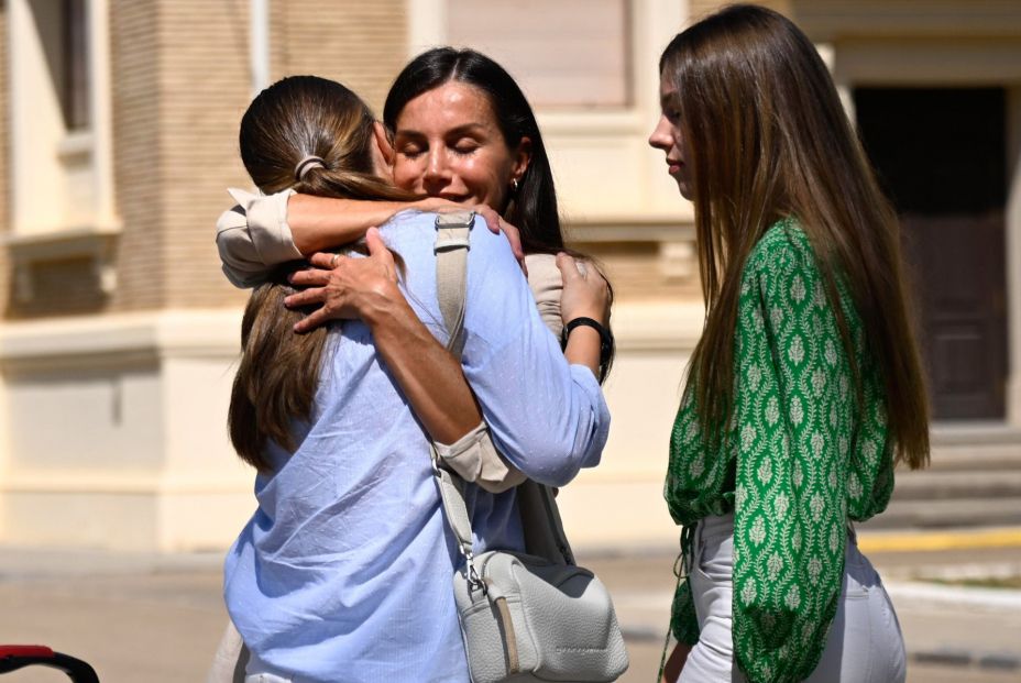 EuropaPress 5383973 princesa asturias leonor despide madre reina letizia hermana infanta sofia