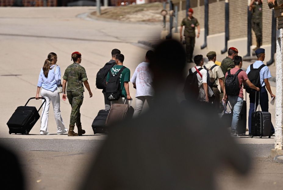 EuropaPress 5383977 princesa asturias leonor 1i lleva maleta llegada academia general militar