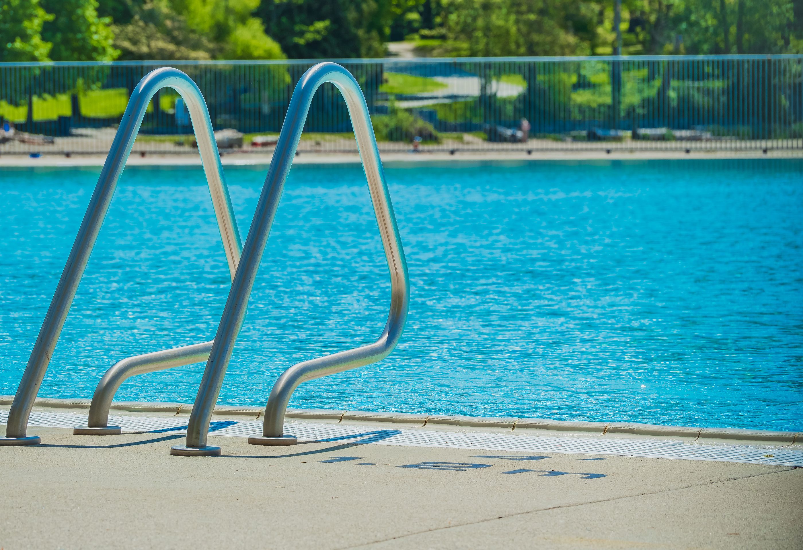 Muere la niña de 4 años que casi se ahogó el lunes en una piscina. Foto: BIgstock Muere la niña de 4 años que casi se ahogó el lunes en una piscina. Foto: BIgstock