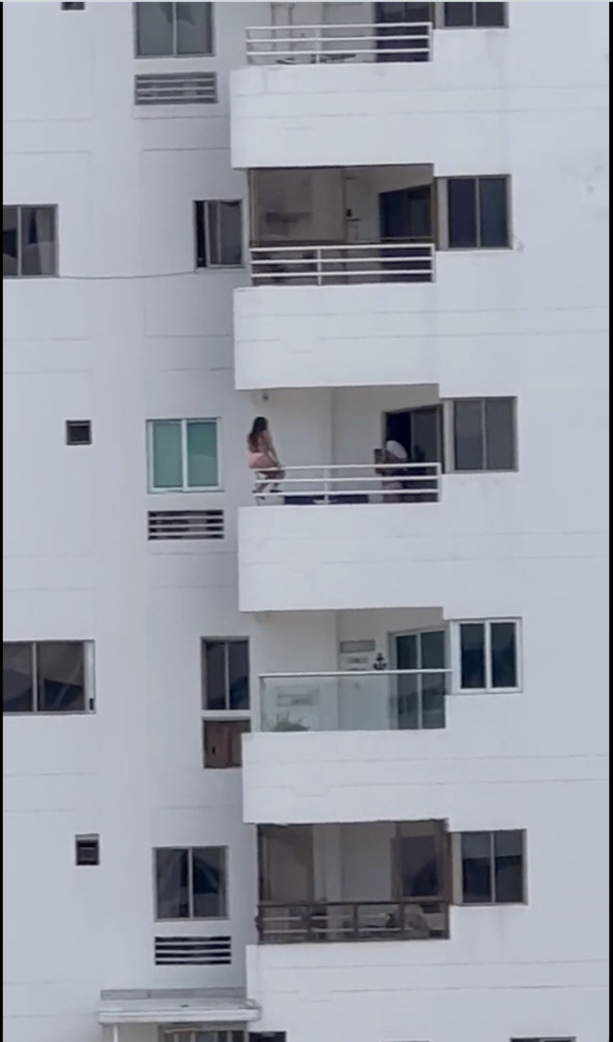 La imprudencia de una mujer que estuvo a punto de costarle la vida: "Todo por una foto" La imprudencia de una mujer que estuvo a punto de costarle la vida: "Todo por una foto"