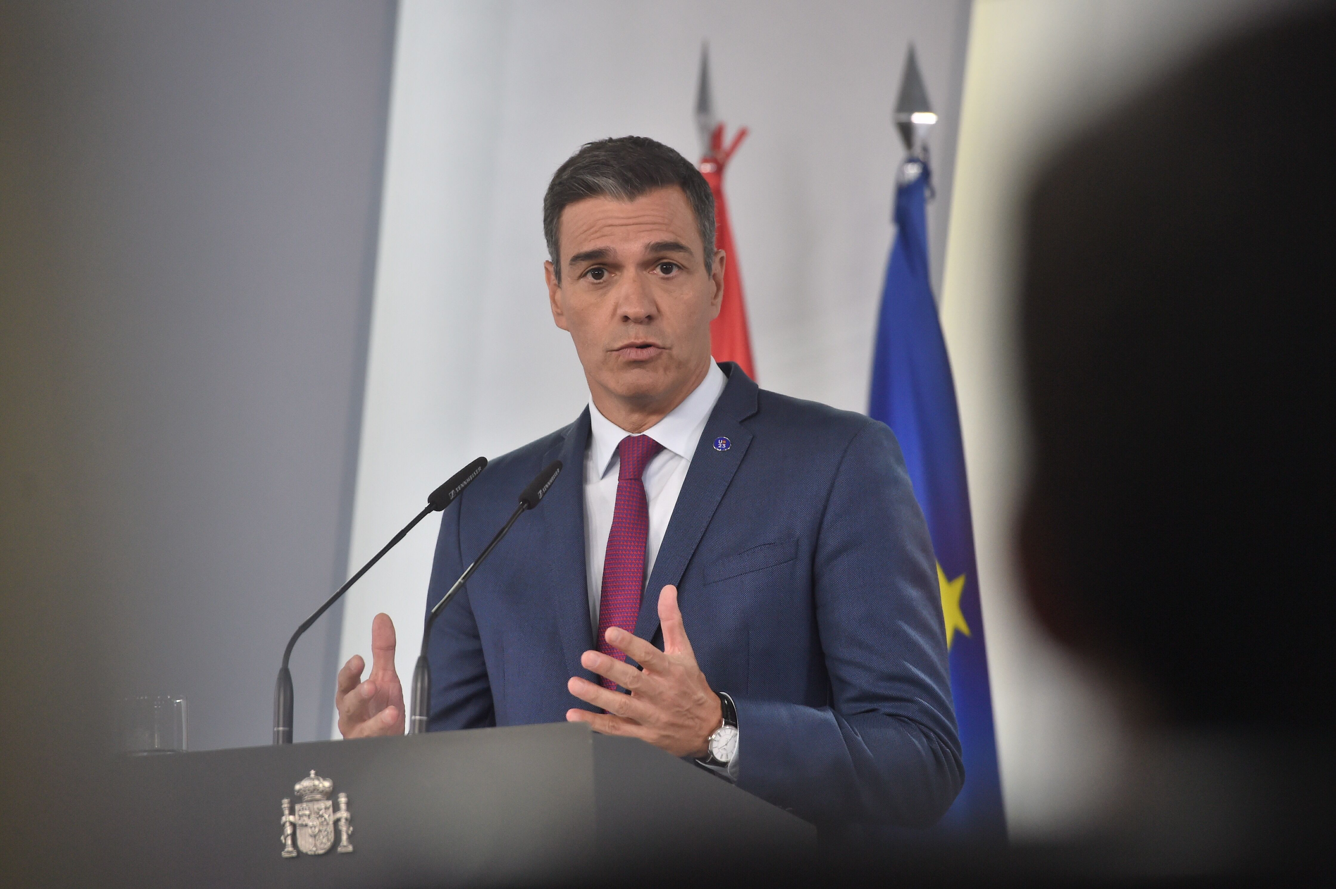 Sánchez se ofrece al Rey para ir a la investidura Sánchez se ofrece al Rey para ir a la investidura