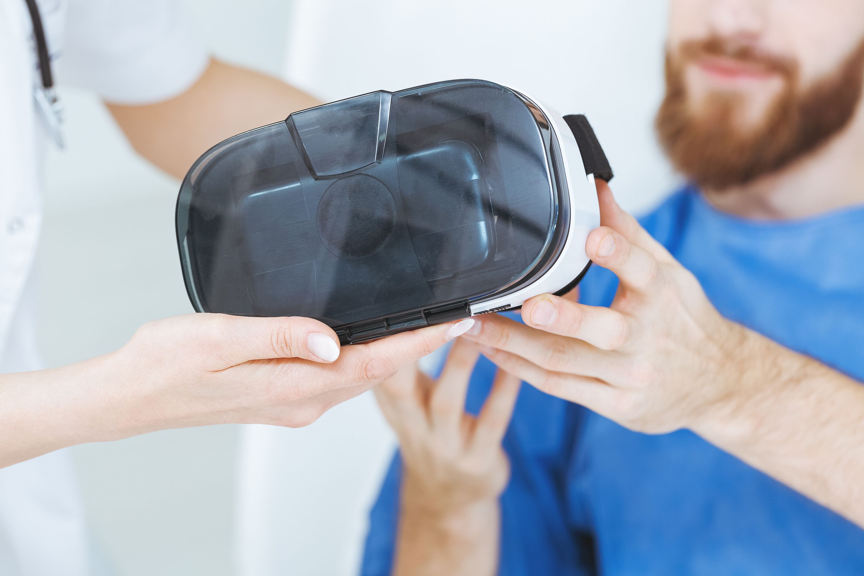 El uso de realidad virtual puede reducir el dolor de los ingresados en UCI, según un nuevo estudio. Foto: Europa Press
