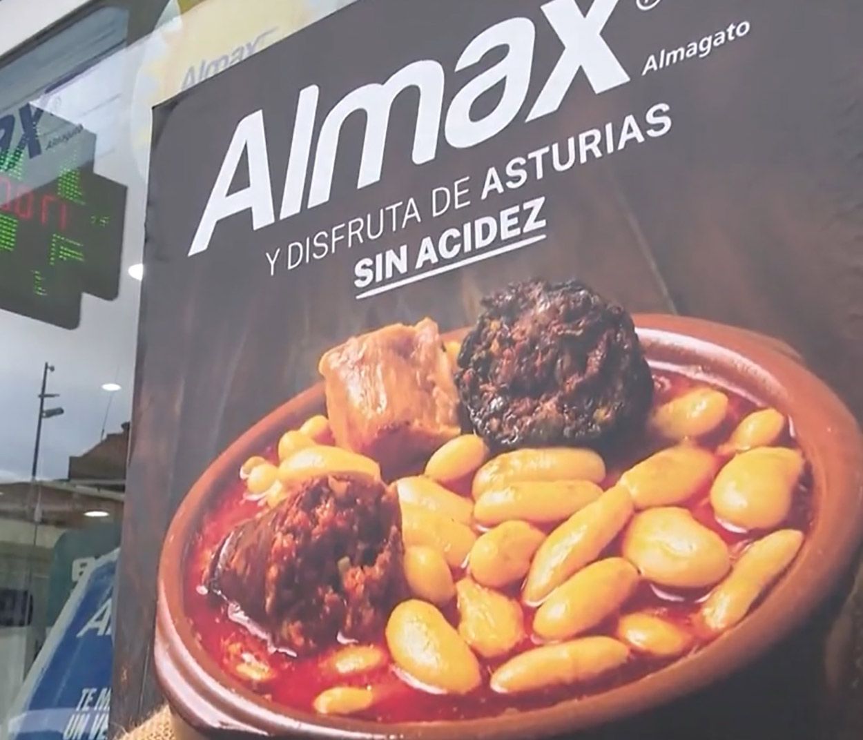 Asturias clama contra la campaña publicitaria de Almax que relaciona fabada y acidez de estómago