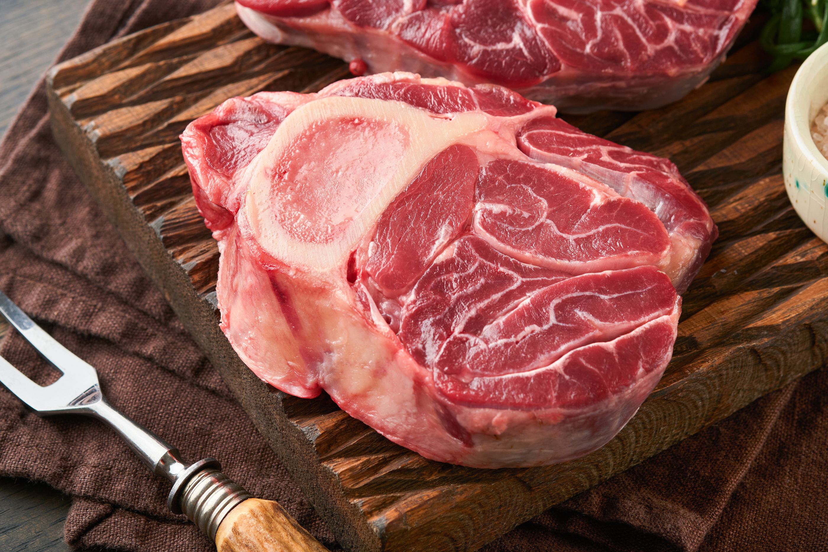 Los consejos de la OCU para evitar riesgos con la carne cruda. Foto: Bigstock